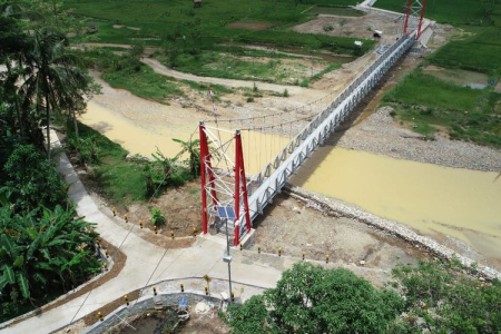 Kementerian PUPR Membangun Jembatan Gantung Terpanjang Di Jawa Timur ...