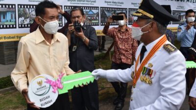 Merdeka ! Belasan Keluarga di OKI Terima Rumah Layak Huni