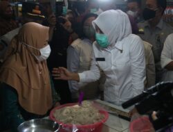 Bersama BPPOM, Wawako Palembang Pantau Harga Pangan Sekalian Plototin Makanan, Siapa Tau Ada Pedagang Curang, Ternyata Hasilnya Begini…