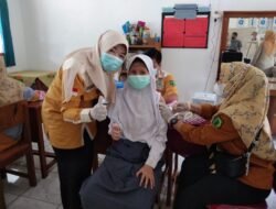 Vaksin..vaksin, Itu Wajib Kalo’ Mau Capai  “Herd Immunity” & Sekolah Mau Terapkan PTM, ABK SLB Negeri Sekayu Juga Berani Disuntik, Hebat !!