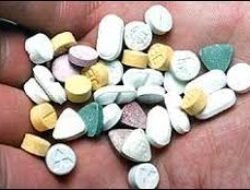 Akal –akalan Penyeludup Ratusan Pil Ekstasi, Simpan Pil Setan Ini di Kotak Beras Diringkus Aparat, He..he, Polisinya Nggak Bisa Di Bohongi