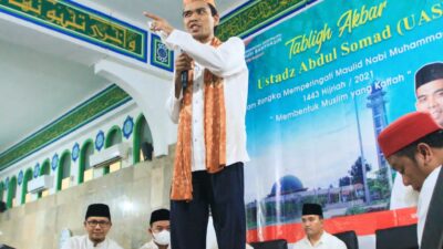 Pakai Peci & Syal dari Gambo Muba, UAS : Semoga Kita Menjadi Muslim yang Kaffah