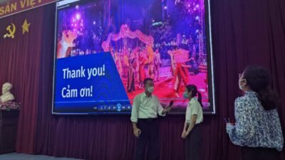 Dihadapan Lebih dari 200 Mahasiswa Dong Nai University, Konjen RI Paparkan Peran Serta RI pada Institusi Internasional, Salah Satu Mahasiswa Panen Hadiah