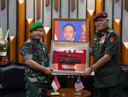 Panglima Tentara Diraja Malaysia Jenderal Tan Sri Datuk Zamrose Bin Mohd Zain Kunjungi Kasad, Ada Apa !
