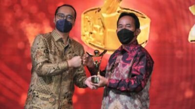 Dirut PTBA Raih Penghargaan Anugerah BUMN 2022