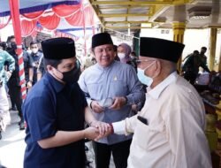 Dihadiri Menteri BUMN dan Gubernur, Abah Toyib Bagi Bagi Paket Sembako