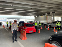 Mudik Lebaran, Korlantas Polri Ingatkan Pengendara Jangan Berhenti di Bahu Jalan Tol