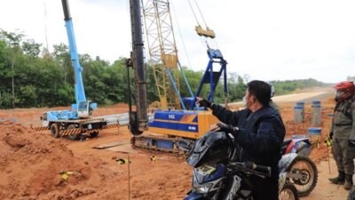 Cek Tol Naik Sepeda Motor, Gubernur Targetkan 2023 Jalan Tol Kapal-Betung Beroperasi