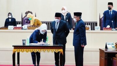 Gubernur Ungkap  Capaian  dan Realisasi Pembangunan Sumsel Pada Paripurna Penyampaian LKPJ TA  2021