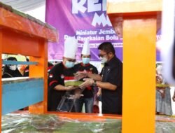 Karya BKOW Sumsel, Ada Bolu Kojo Berbentuk Miniatur Jembatan Ampera