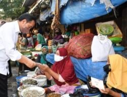 Bangkitkan Ekonomi, Presiden Bagikan BLT