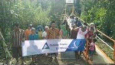 Perusahaan Material Baja Gunung Prisma Bantu Desa Nangela Bangun Jembatan