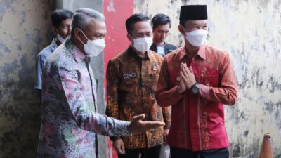 Sampaikan duka atas meninggalnya petugas kebersihan DLHK Palembang, Walikota : kita serahkan kasus penusukan itu ke aparat