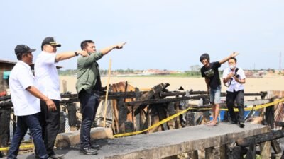 Gubernur Berikan Bantuan Puluhan Korban Kebakaran Batu Ampar Palembang