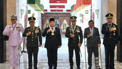 Menhan Prabowo Subianto Terima 4 Bintang Kehormatan Utama, Disematkan Panglima TNI & 3 Kepala Staf Angkatan