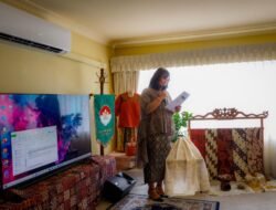 Ada Promosi Budaya “Indonesian Circle” Ketua DWP KBRI Canberra Paparkan Batik 