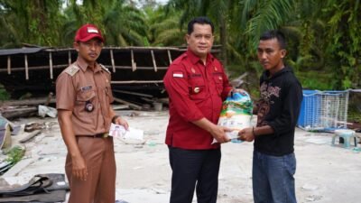 Bupati Banyuasin Serahkan Bantuan Korban Angin Puting Beliung