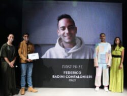 Perancang Busana Memenangkan Sorotan Untuk Solusi Desain Melingkar