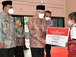 Kunjungan di Kalsel, Wapres Serahkan Bansos