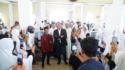 Diserahkan Gubernur,  Ustadz/Ustadzah Dapat Kartu BPJS Ketenagakerjaan