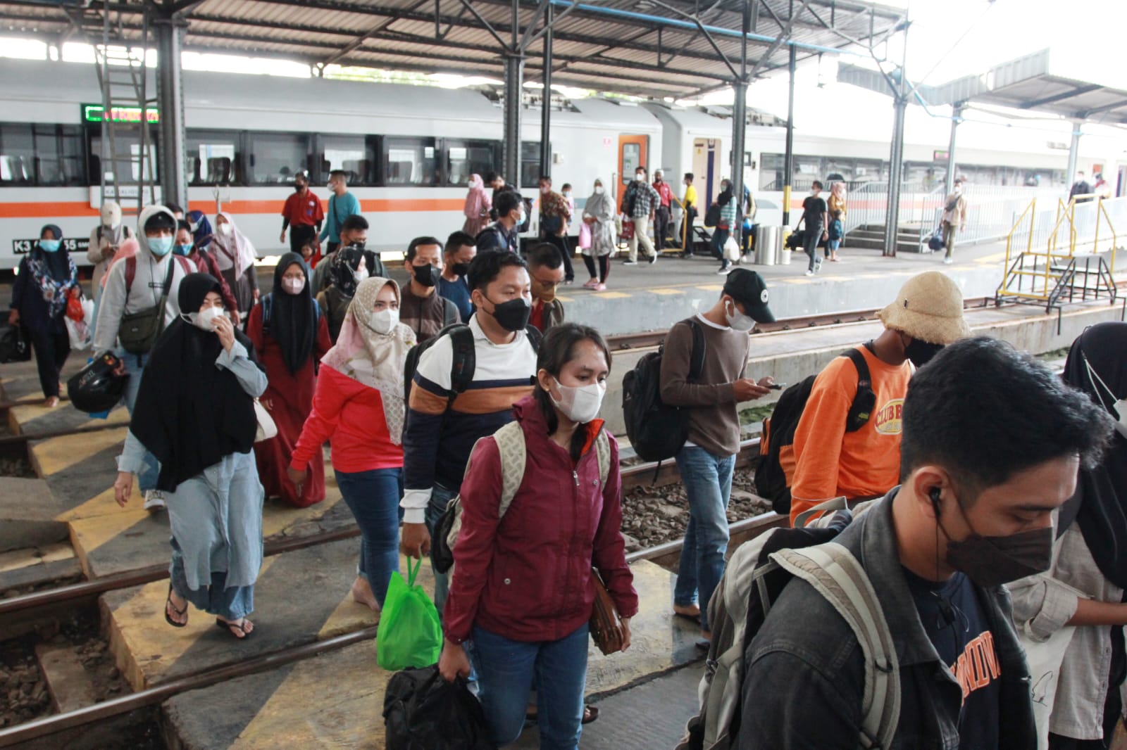 Ingin Naik Kereta Libur Nataru, Nah Ini Syaratnya | Pingintau.id