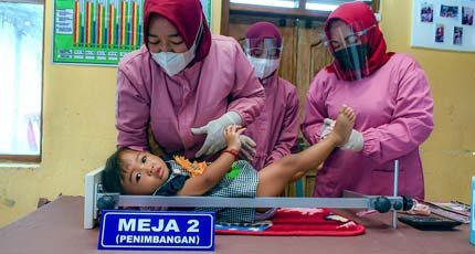 Kementerian Kesehatan menargetkan kebutuhan antropometri kit terpenuhi untuk Posyandu di Indonesia pada 2024, guna fokus pada intervensi spesifik untuk penanganan stunting pada anak, baik yang dilakukan sebelum masa kelahiran maupun setelah kelahiran
