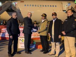 Bantuan kemanusiaan yang dilepas Presiden Joko Widodo tiba di Bandar Udara Adana Sakirpasa, Turkiye
