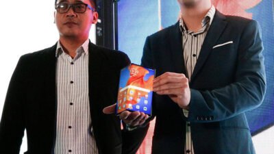 HUAWEI Mate Xs tetapkan standar baru bagi ponsel lipat