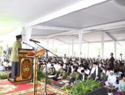 Gubernur dan Keluarga Sholat Ied Berjemaah Bersama Ribuan Umat Muslim di Masjid Agung Palembang