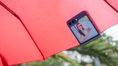 3 Inspirasi Cara Vlogging Unik Cuma Bisa Dilakukan Pakai HP Lipat Galaxy Z Flip5!
