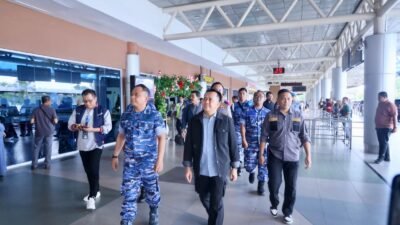 Pj Gubernur Sumsel Agus Fatoni Tinjau Posko Keamanan Natal dan Tahun Baru di Bandara Palembang
