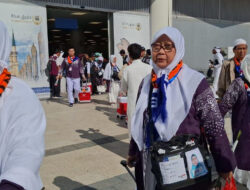 PPIH Imbau Jemaah Haji Indonesia Simpan Paspor di Tas Selempang untuk Mencegah Kehilangan