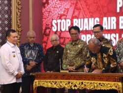 Pj Gubernur Sumsel Elen Setiadi Bersama 10 Kabupaten/Kota Teken Komitmen  Bersama Percepatan Stop BAB Sembarangan 