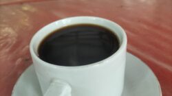 Berikut ini enam manfaat utama minum kopi bagi kesehatan tubuh.