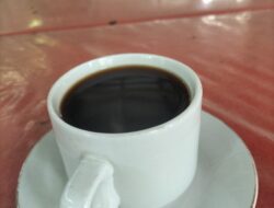 Berikut ini enam manfaat utama minum kopi bagi kesehatan tubuh.