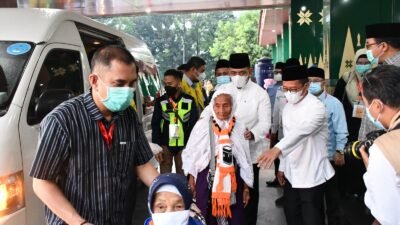 368 Jemaah Kloter 1 Debarkasi Palembang Tiba di Tanah Air, Disambut Sekda Sumsel