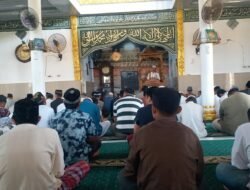 Selesai Sholat Jumat, IKM Banyuasin Jamu Jamaah
