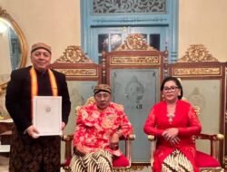 Ketua Umum AMKI Dinobatkan Jadi Bangsawan Keraton Surakarta, Ini Sosok Tundra Meliala yang Curi Perhatian Raja