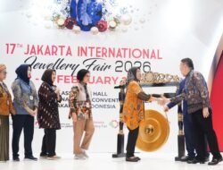 Perhiasan Lokal Raup Miliaran, Apa Rahasianya?