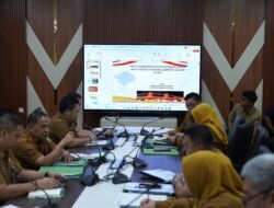 Sekda  Sumsel edward candra Pimpin Rapat Bahas Usulan Kenaikan Hibah Parpol 2027