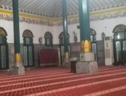 Ketahanan Kayu Unglen: Saksi Bisu Sejarah di Masjid Agung Palembang