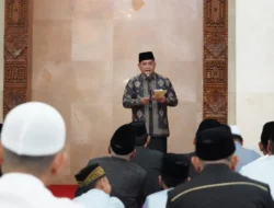Bupati dan Wakil Bupati Banyuasin Shalat Idul Fitri 1446 Masjid Agung Al-Amir