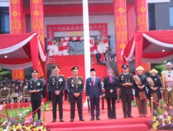 Ketua DPRD Sumsel, Dr Hj Anita Noeringhati. SH. MH, Terima Penghargaan PIN EMAS