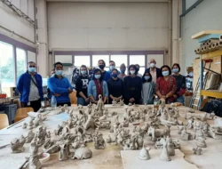 Begini Cerita Seniman Keramik Asal Jogjakarta Saat Ngajar Langsung Para Siswa Sekolah Seni di Kunstschule, Beragam Bentuk Tanah Liat Ini Siap Dibakar, Mulai dari Bentuk Tokoh Animasi Hingga Abstrak Sarat Nilai Seni