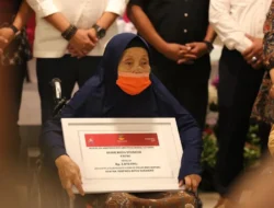 Berkunjung ke Bogor, Kemensos Bersama Komisi VIII DPR RI Serahkan Bantuan ATENSI
