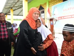 Kunjungi Maibo Papua, Gubernur Jatim Tawarkan Dirinya Siap Jadi Ibu Asuh