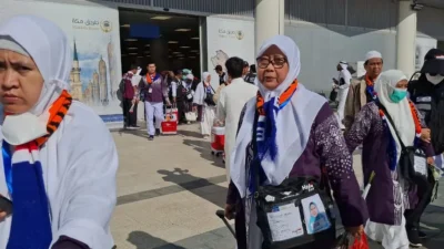 Agar tak hilang, PPIH imbau jemaah haji simpan paspor di tas selempang