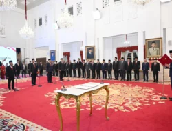 Jokowi Rombak Kabinet