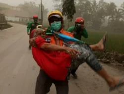 Status Gunungapi Semeru Naik Level IV Menjadi ‘Awas