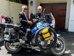 Penjelajah dunia asal Bali, Ida Bagus (IB) Ngurah Wijaya kembali memulai petualangannya dengan berkendara motor dari Cape Town ke Nordkapp